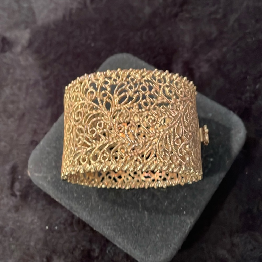 Goldtone Filagree Bracelet in Exotic Design